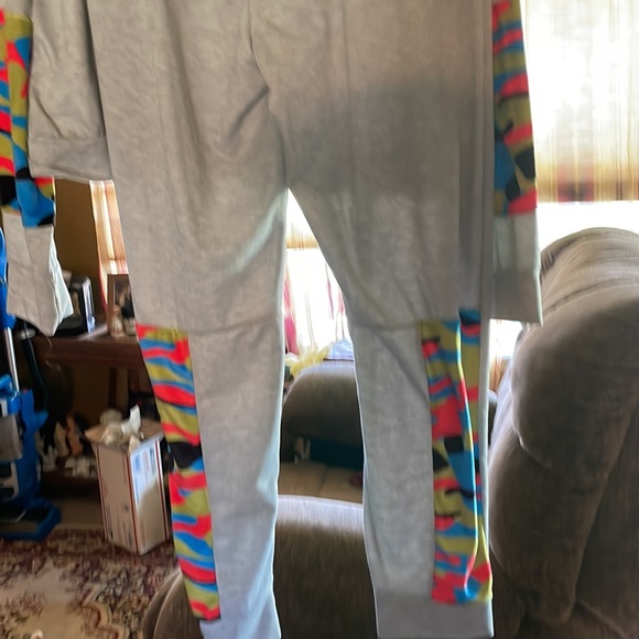 The North Face outfit.. wore 1 time.no stains or rips or tears or make an offer - Picture 4 of 6